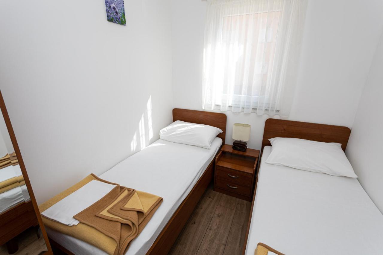 Apartments Crnekovic V Baška Exterior foto