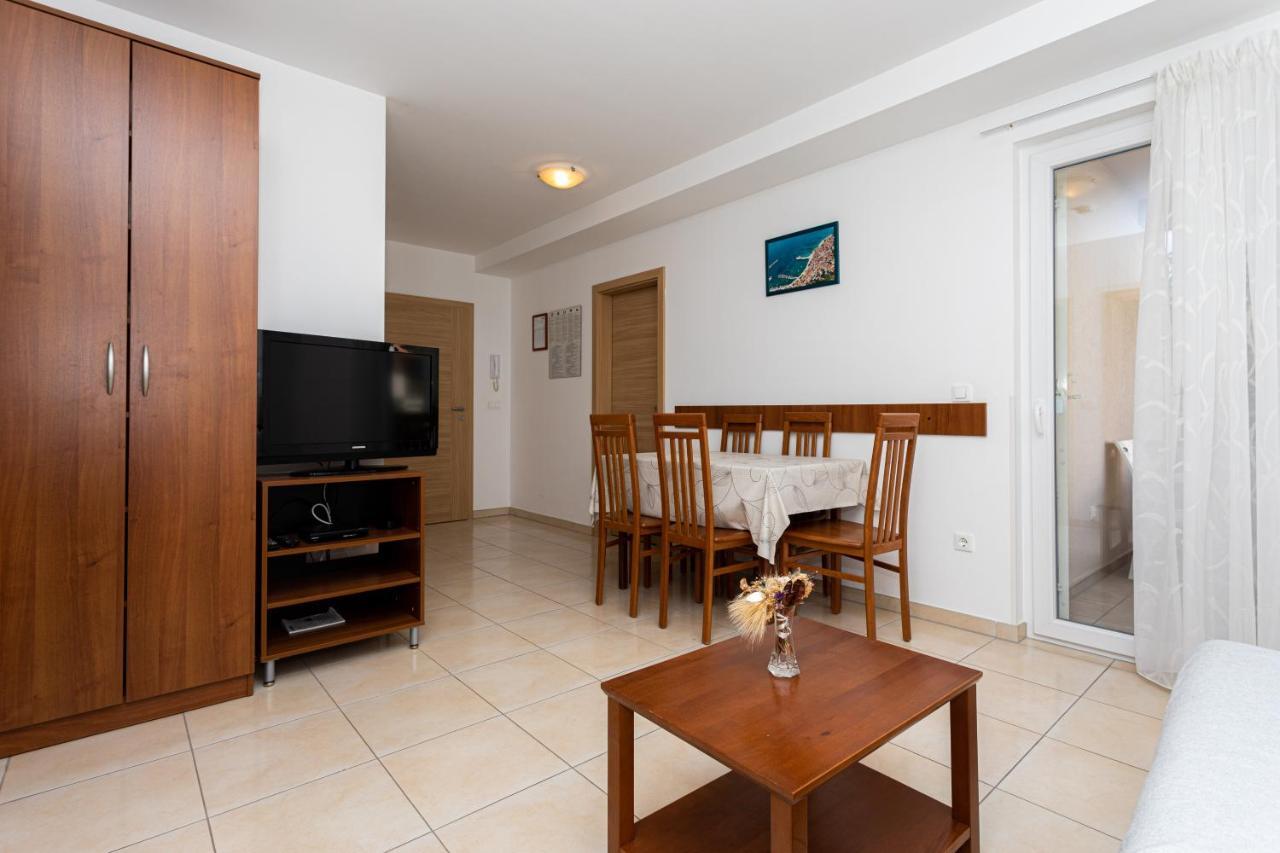 Apartments Crnekovic V Baška Exterior foto