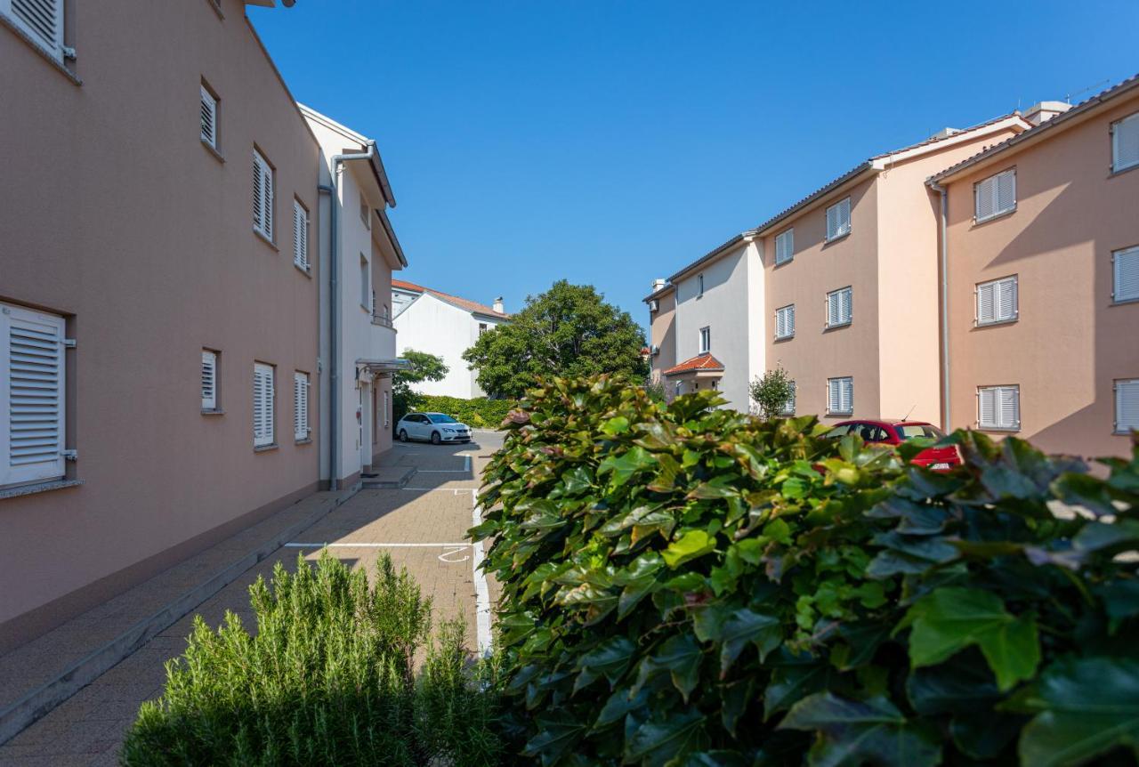 Apartments Crnekovic V Baška Exterior foto
